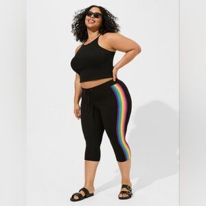 Torrid Black & Rainbow Side Stripe Capri Leggings Size 2X  NWT